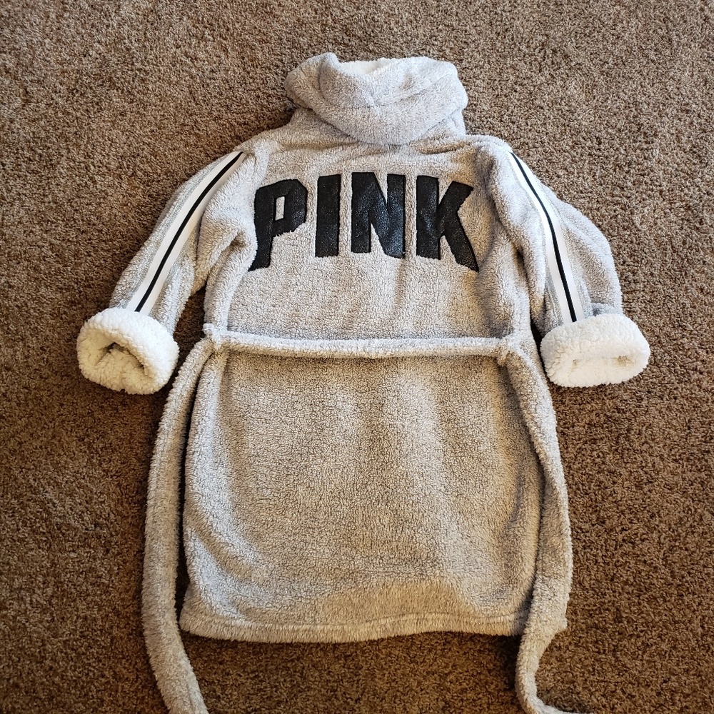 Pink Victoria's Secret Sherpa Robe Brand New XS